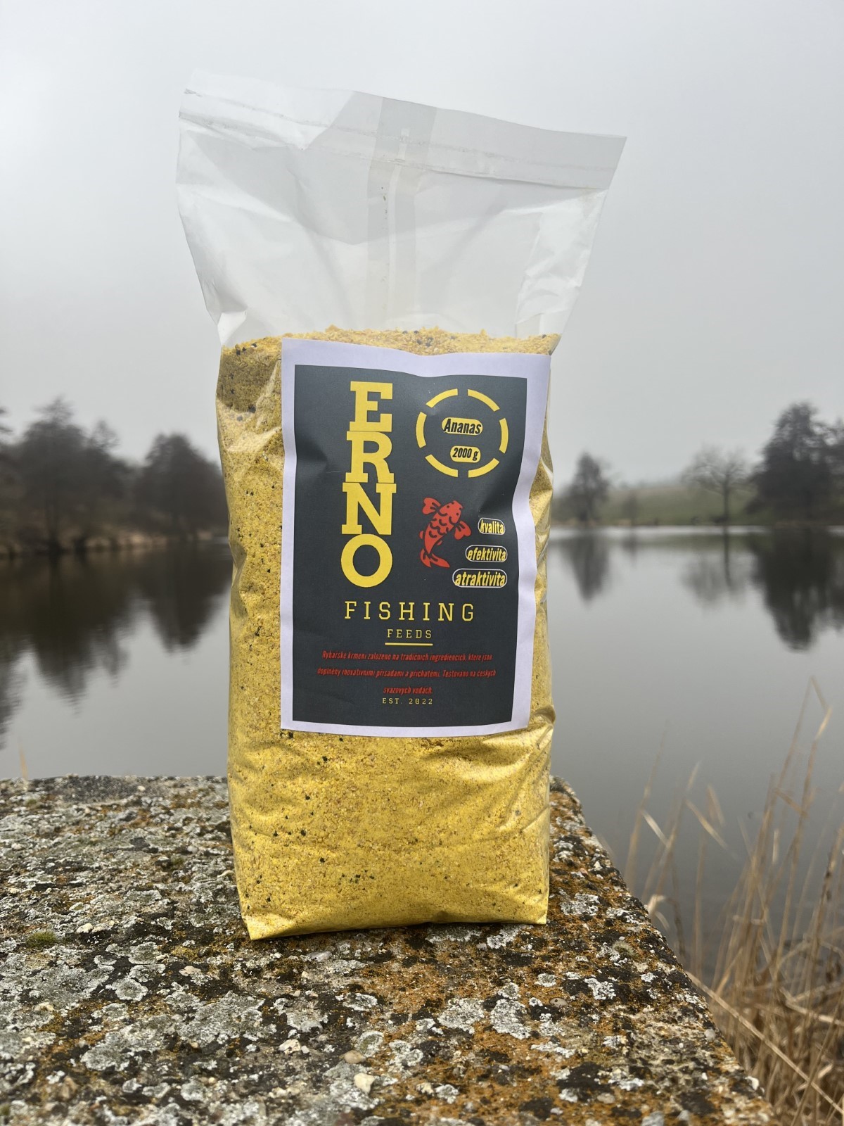 Ananasové rybářské krmivo