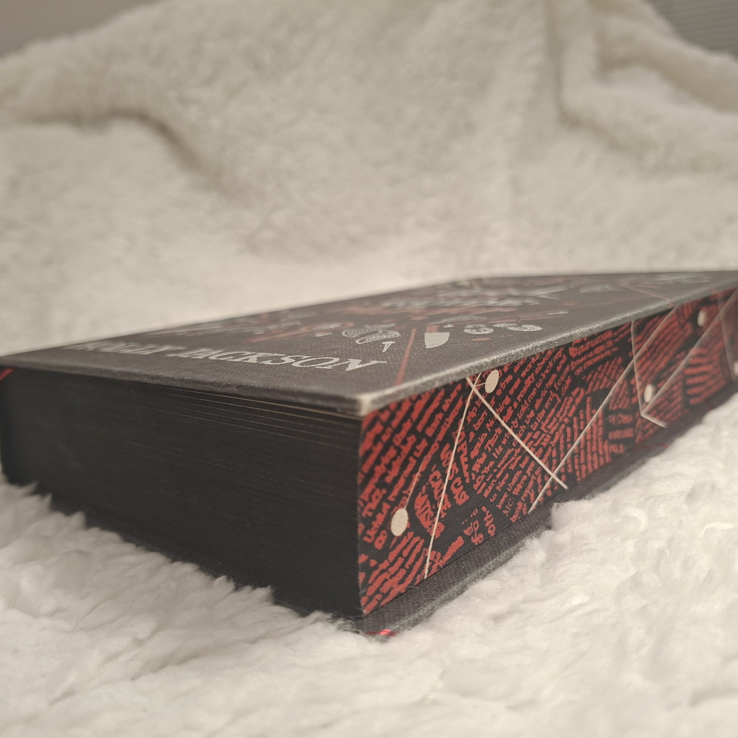 A Good Girl's Guide To Murder Special Edition - Obrázek 2